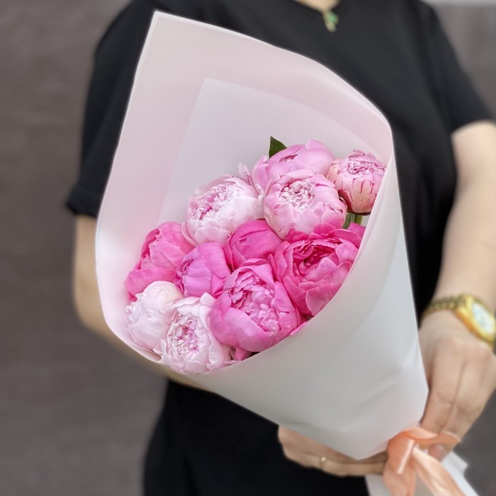 Розовый микс из 11 пионов